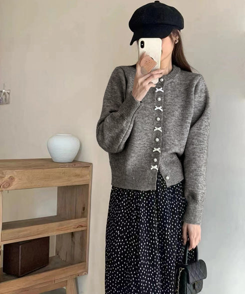 リボンニットカーディガンパールボタン無地 ニットセーターレディース クルーネック デザインニット ガーリーきれいめフェミニン秋服 韓国風 大人可愛いニットトップス 2YIKE-008